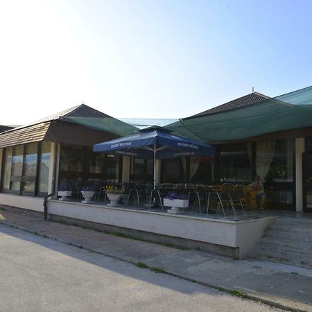 Licki Krovovi Gracac  Exterior photo