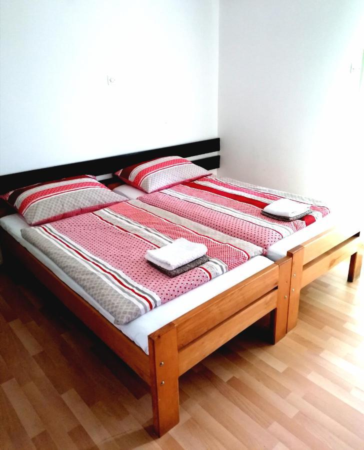 Licki Krovovi Gracac  Exterior photo